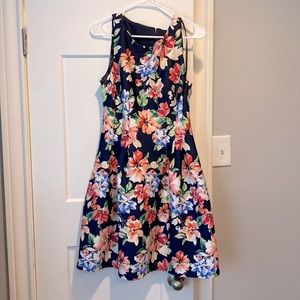 Size 10 Vince Camuto floral dress with pockets!